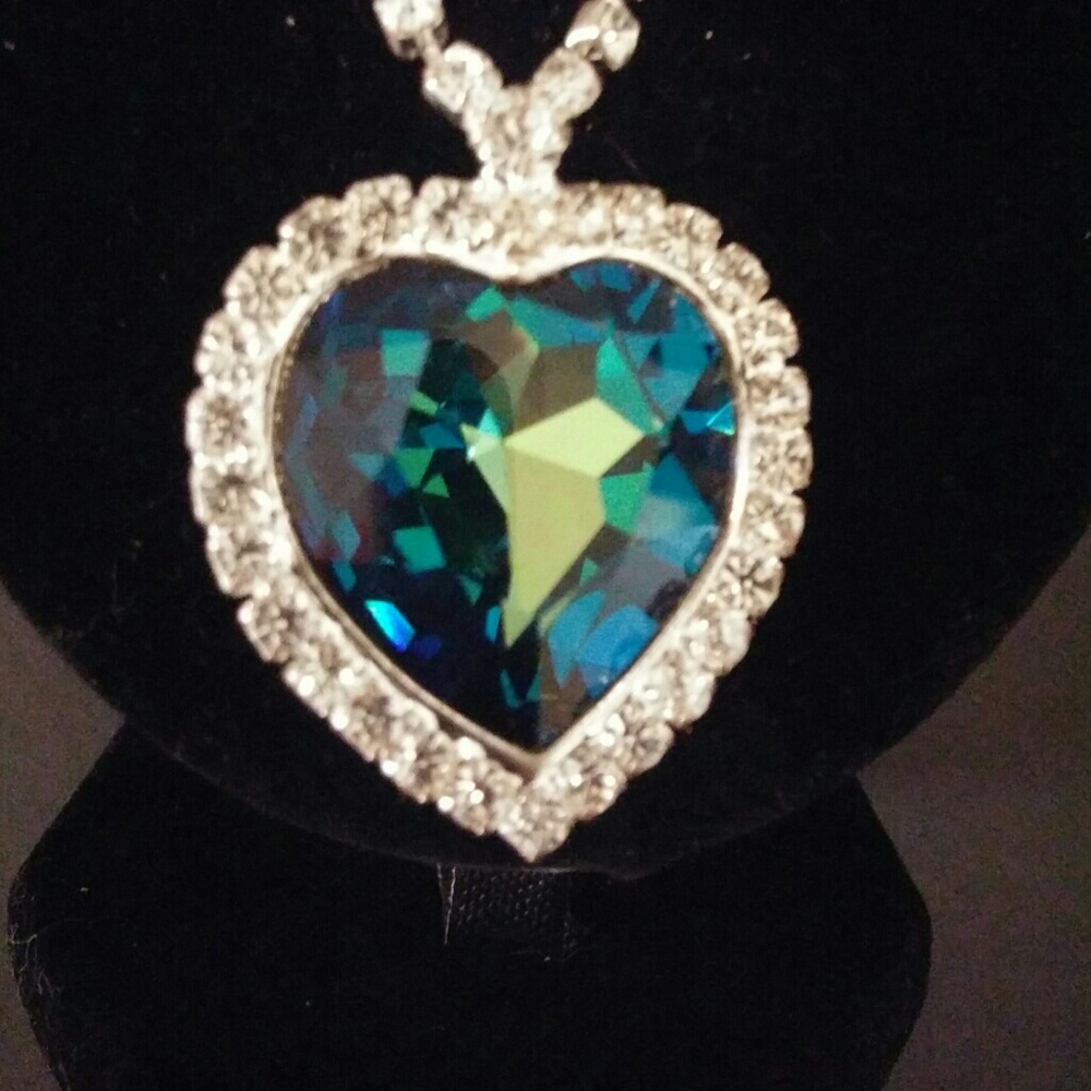 Heart Rhinestone Necklace - Picture 3 of 3